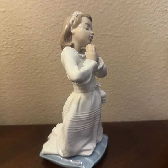 LLADRO #6089 Communion Prayer Girl Praying Nina Communion Religious No Box Decor